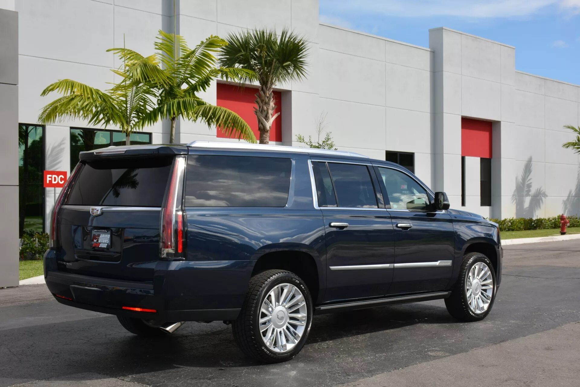 Кадиллак эскалейд 2018. Cadillac Escalade ESV. Cadillac Escalade 2018 Platinum. Cadillac Escalade ESV Platinum. Cadillac Escalade ESV 2018 Platinum.