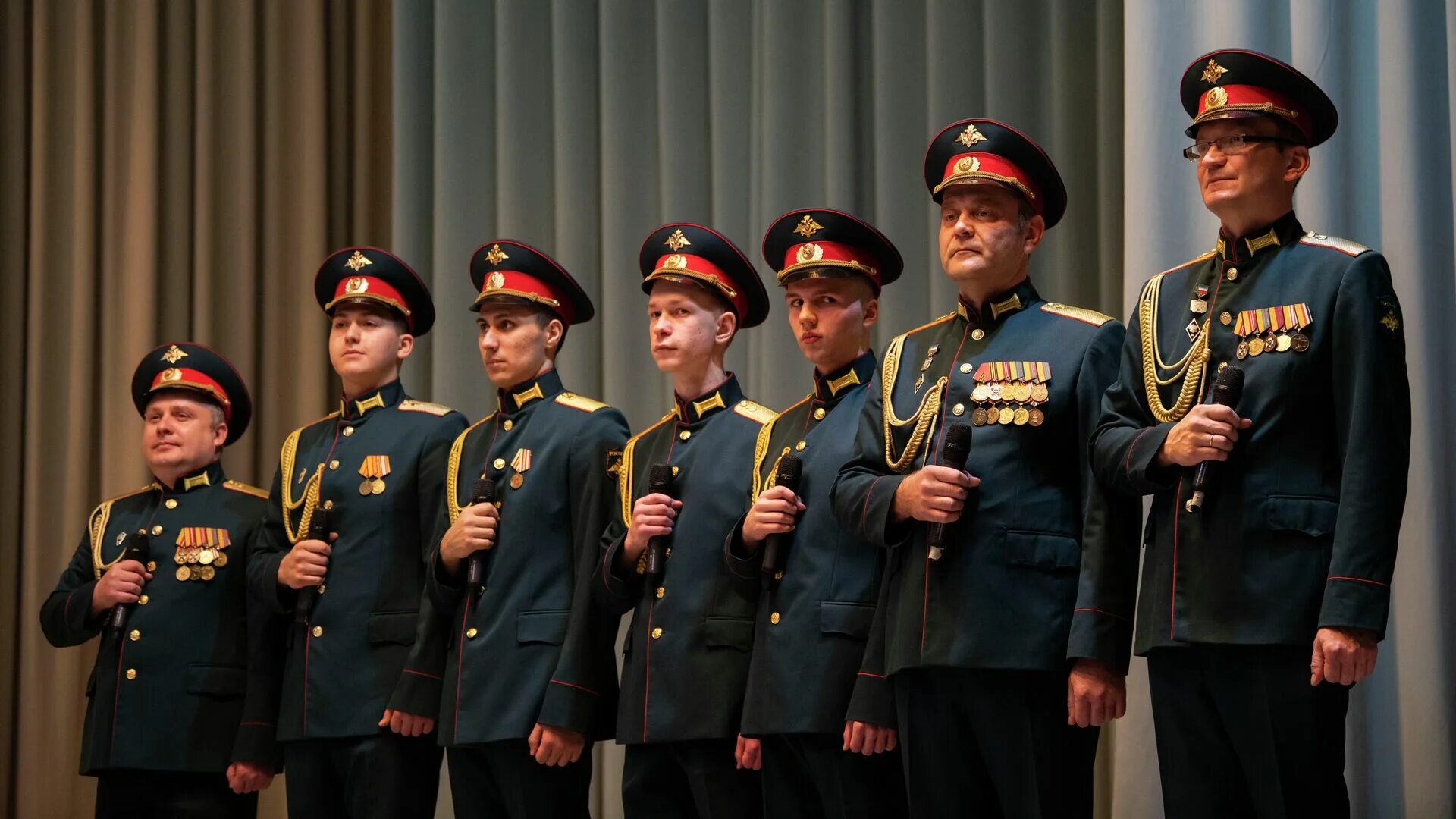 Выступление ансамбля продолжалось 1 час