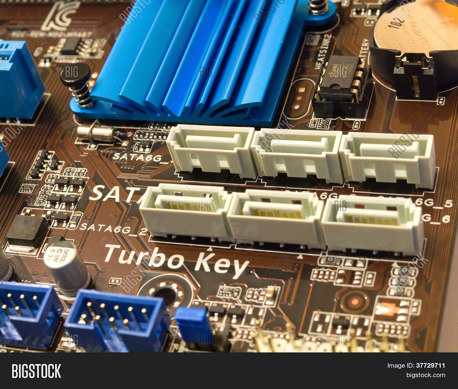 Интерфейс: sata iii материнская плата. Материнская плата разъем sata 3. Sata 3 разъем на материнской плате. Dz77ga-70k. Какие sata на материнской плате.