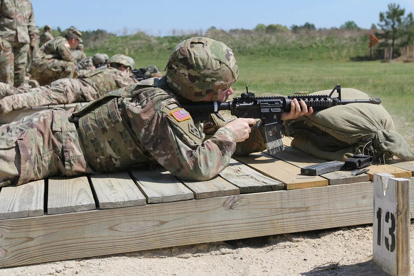 M4a1 армии США. Американские автоматы. Автомат американской армии. Американские войска с автоматами.