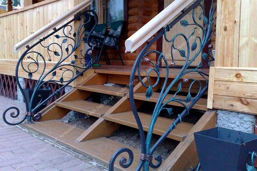 Крыльцо для частного из металла. Кованое крыльцо 2 ступени. кованые лестницы для крыльца. лестница входная металлическая. кованое крыльцо.
