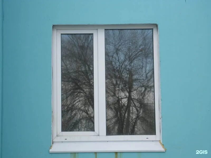 Купить окно ульяновск. Окно двухстворчатое пластиковое. Пластиковое окно с улицы. Пластиковое окно снаружи. Пластиковое окно вид с улицы.