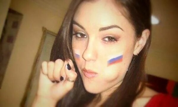 Дал за щеку девушку. Саша грей щёчки. саша грей щека. за щеку. sasha grey язык.