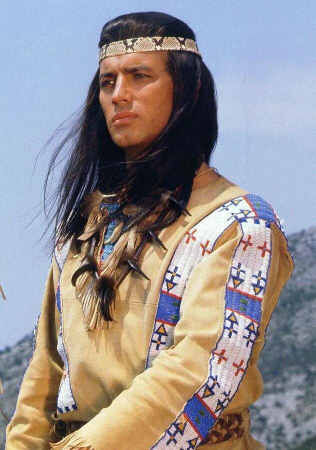 Индеец виннету. Пьер Брис Виннету. Гойко Митич Виннету вождь апачей. Пьер Брис в роли индейца. Пьер Брис Виннету вождь апачей.