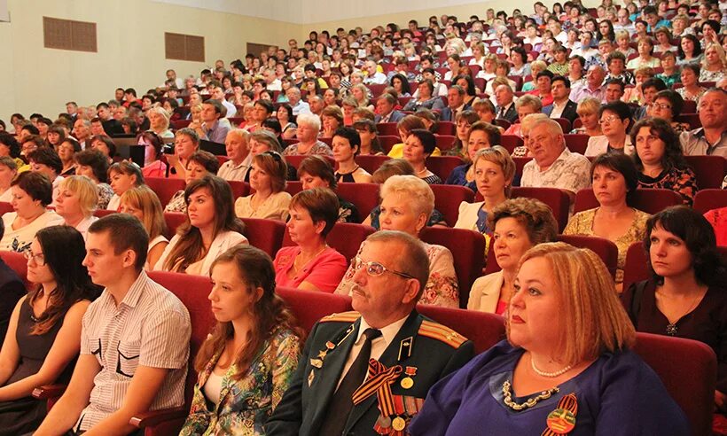 Погода климово брянской области на 10 дней. Пгт Климово Климовский район. Климово Брянская область. Администрация Климовского района Брянской области. Глава администрации Климовского района Брянской области.