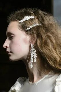Simone Rocha at London Fashion Week Spring 2018 Hair jewelry, Hair clips, Hair a