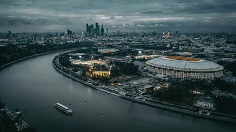 Лужники москва река