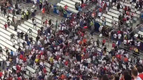 Драка российских болельщиков с английскими 200