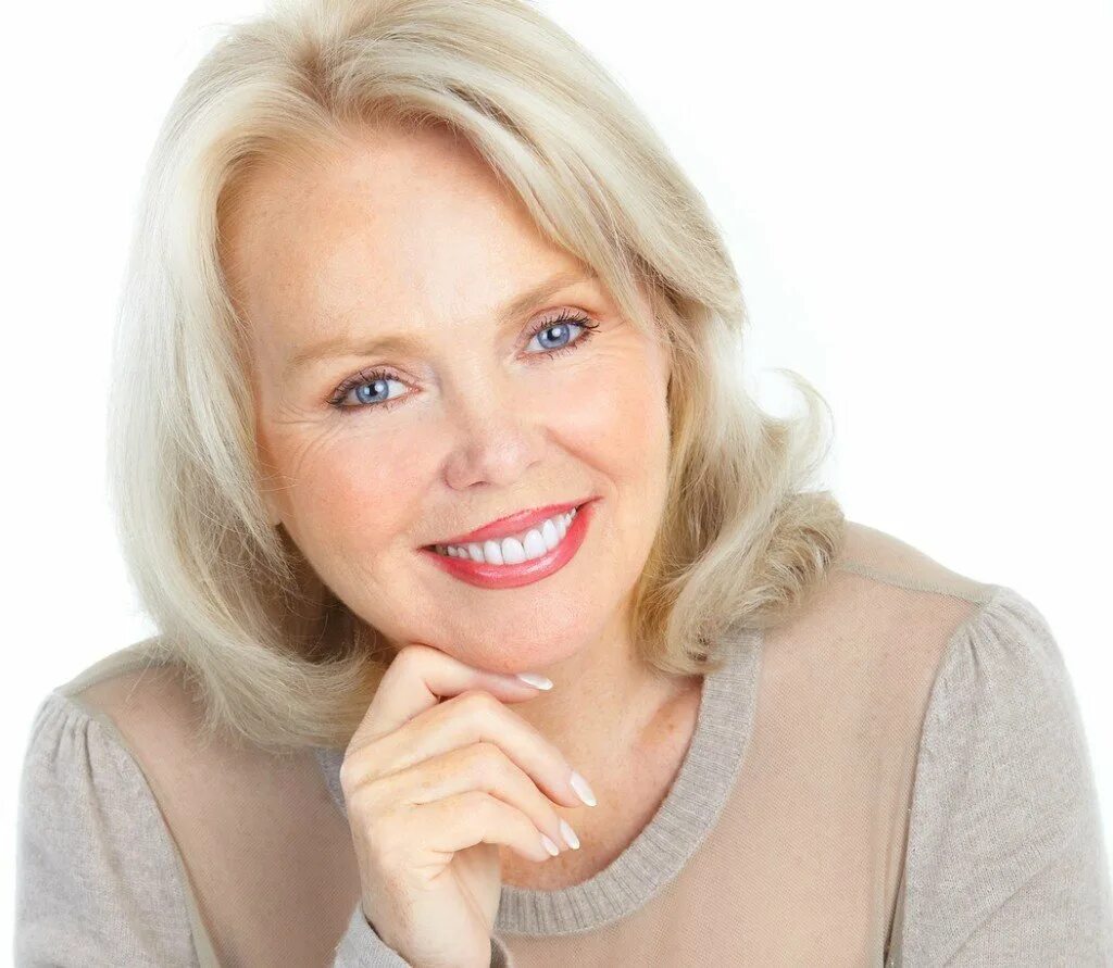 Пятидесяти пяти лет. Пятидесяти пяти лет. Красивая пожилая женщина. Прически для полных пожилых женщин. Пятидесяти пяти лет.