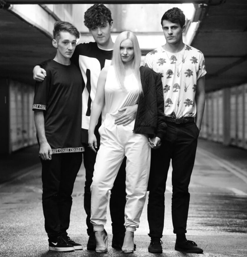 Clean bandit drive. Clean bandit. группа clean bandit. clean bandit состав группы. clean bandit участники.