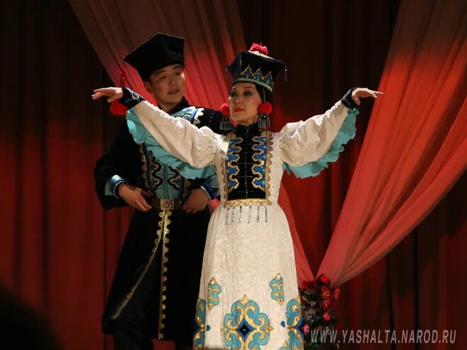 Тюльпанчик ансамбль элиста. Тюльпанчик ансамбль элиста. Калмыцкие танцы элиста. Театр танца ойраты в элисте. Калмыцкие танцы элиста.