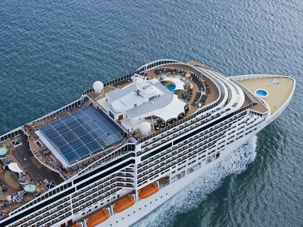 Лайнер msc обзор. Msc divina лайнер. msc divina круизный. msc splendida круизный лайнер. мск дивина корабль.