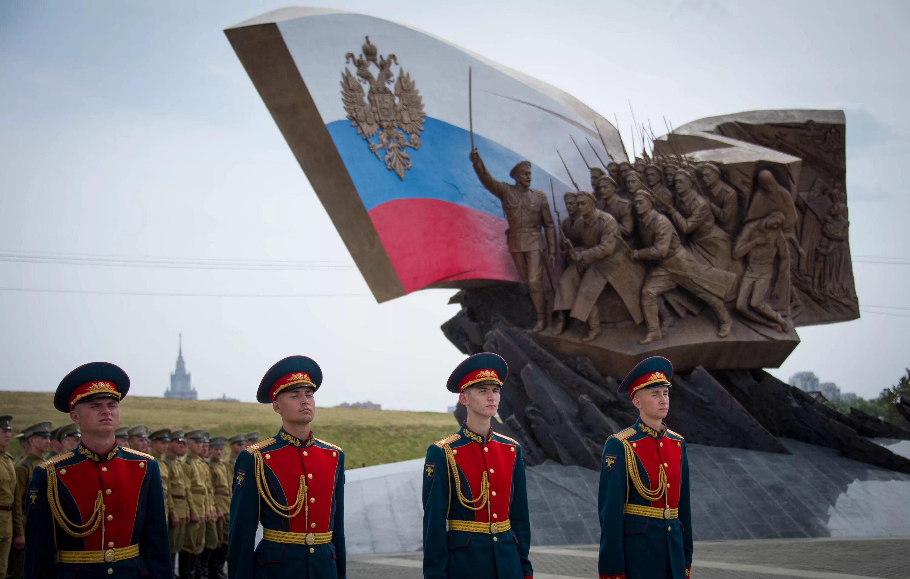 День памяти российских воинов, погибших в первой мировой войне. День памяти российских воинов погибших в первой мировой войне 1914-1918. Памятник героям первой мировой войны на Поклонной горе в Москве 2014. Памятник героям первой мировой войны Москва Поклонная гора.