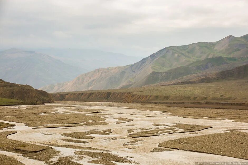 Самур азербайджан. Долина реки Самур. Самурская Долина Дагестан. Река Самур в Дагестане. Самурская Долина Южный Дагестан.