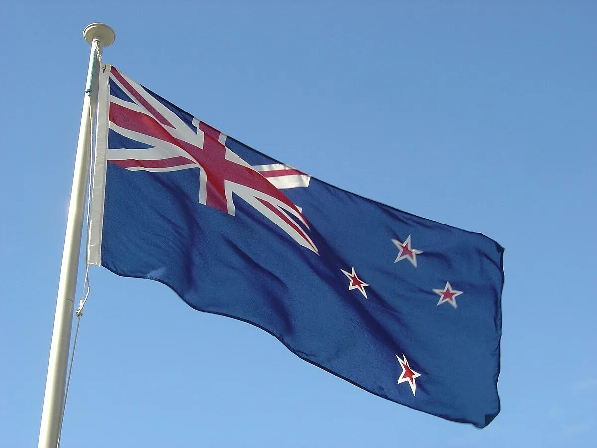 Флаг новой Зеландии. Wellington флаг. Новая Зеландия Веллингтон флаг. Флаг новой Зеландии референдум. Почему в британии приспущены флаги
