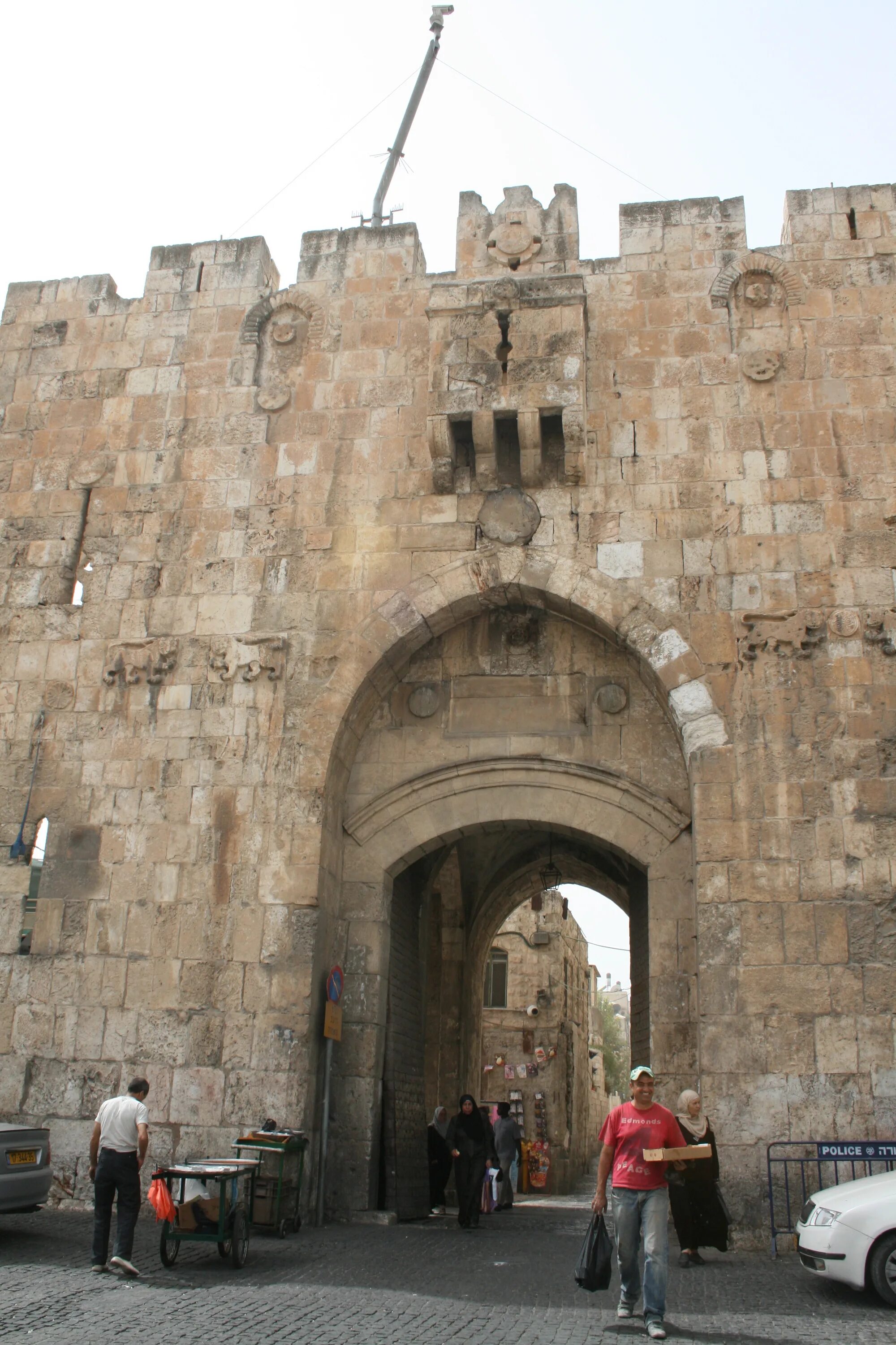 Иерусалим старый город львиные ворота. Львиные ворота иерусалим. Иерусалим старый город львиные ворота. Златые врата иерусалима. Золотые ворота иерусалим.