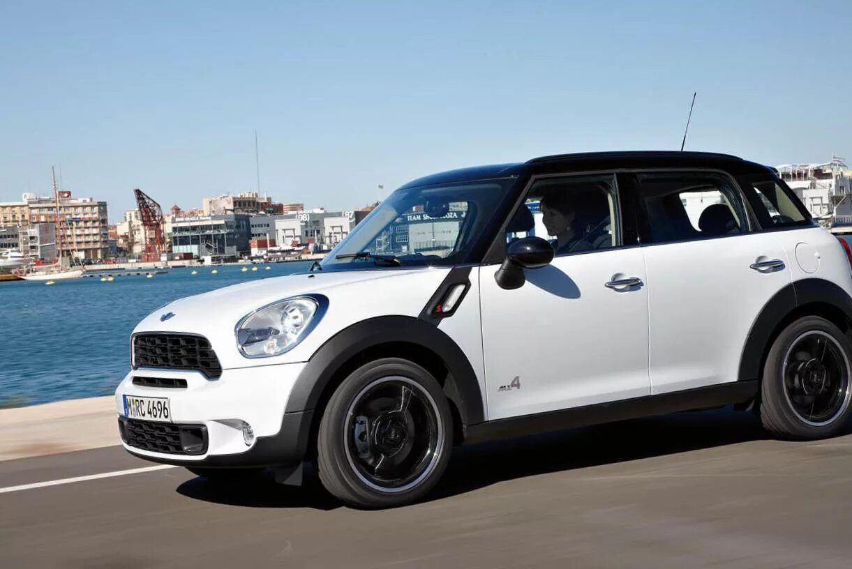 Mini cooper модельный ряд. Модельный ряд мини купер кантримен. мини купер кантримен белый. мини купер двухцветный. диски на mini cooper countryman.