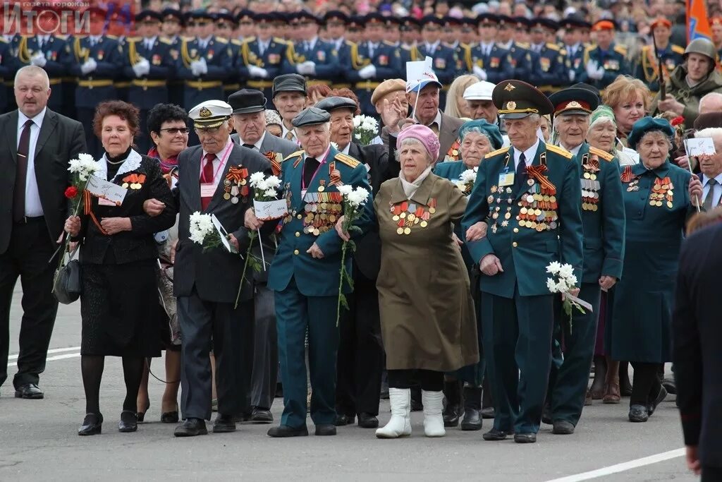 9 май много. Ветераны на параде. Ветераны на параде Победы. День Победы парад ветераны. Ветераны на параде 9 мая.