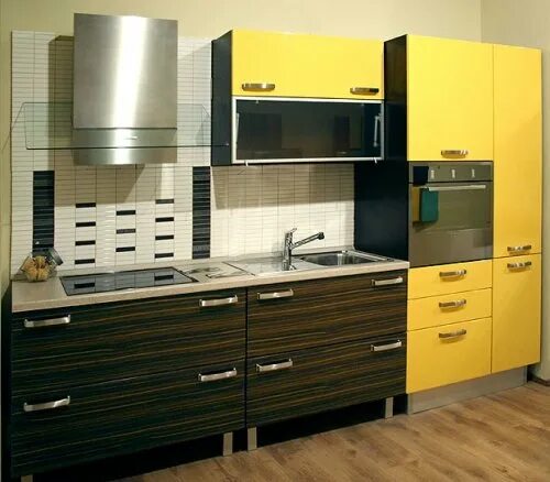Кухня с желтыми фасадами. Кухня венге с желтым. Кухня желтый верх. Кухня темный низ желтый верх.