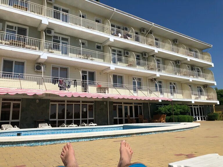 Гостевой дом лав стори витязево. Гостевой дом ретро. Анапа витязево ретро. Витязево отель ловстори. Геракл гостиница анапа витязево.