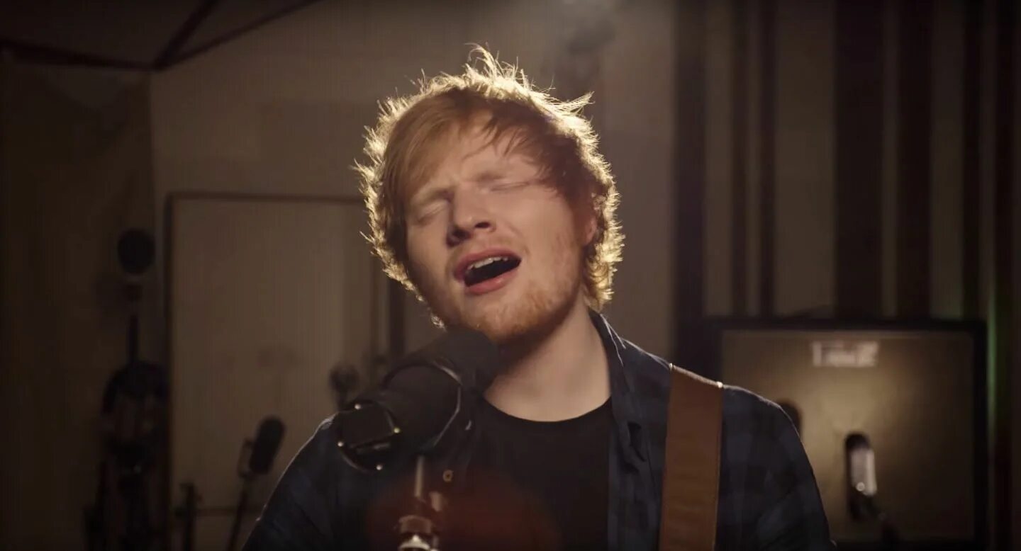 Shape of you клип. Thinking out loud эд ширан. ed sheeran клип. эд ширан клипы. merry christmas эд ширан.