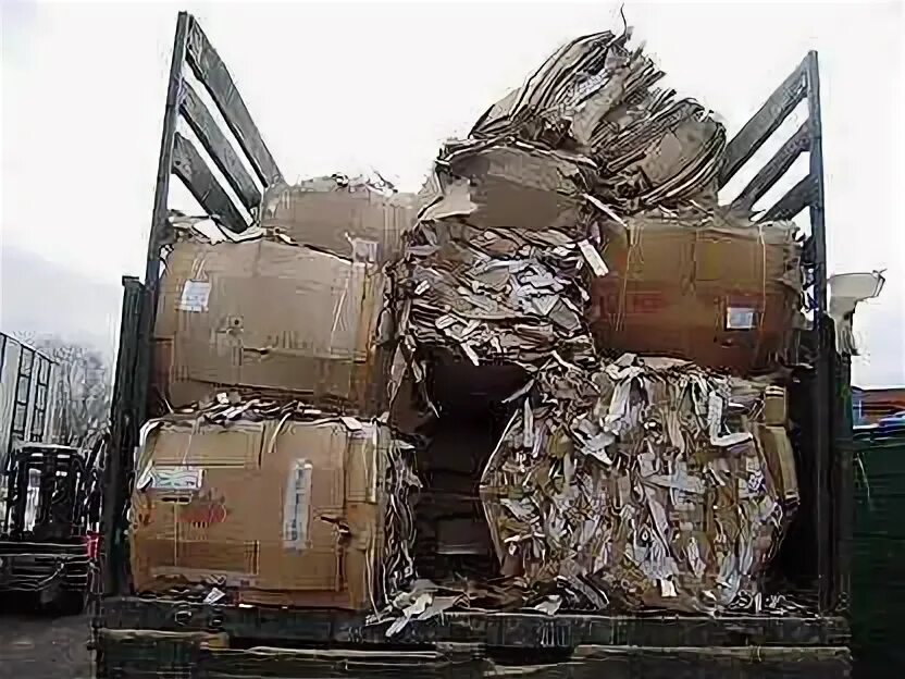 Из пятисот килограммов макулатуры можно получить. Прием картона. 500 кг макулатуры картона. вырубка на макулатурном картоне. вывоз картона фото.