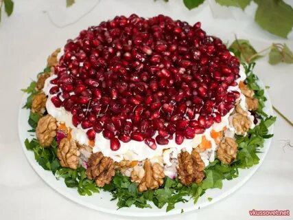 Гранатовый салат с орехами