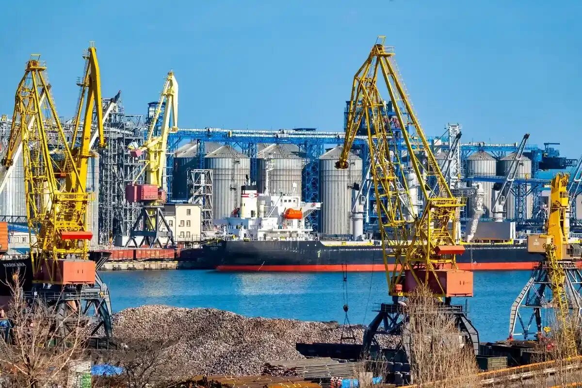 Одесса порт море. Порт одесса зерновой терминал. Порт одесса море. Грузовой порт одесса. Порт одесса море.