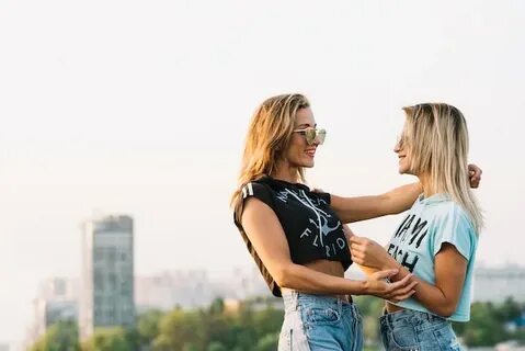 Рассказ про двух девушек
