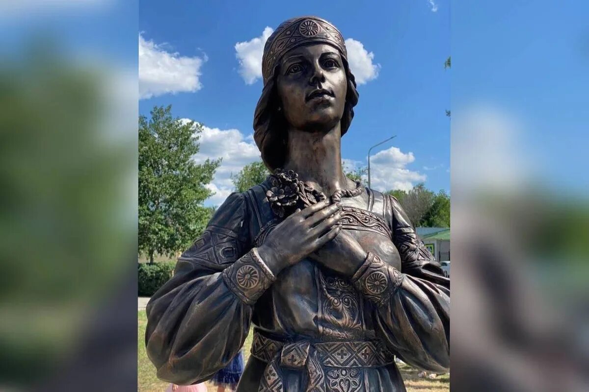 Памятник аленке в воронеже. Новый памятник аленке в нововоронеже. Памятник аленке в нововоронеже. Алёнка скульптура в воронеже. Воронежская аленка памятник.