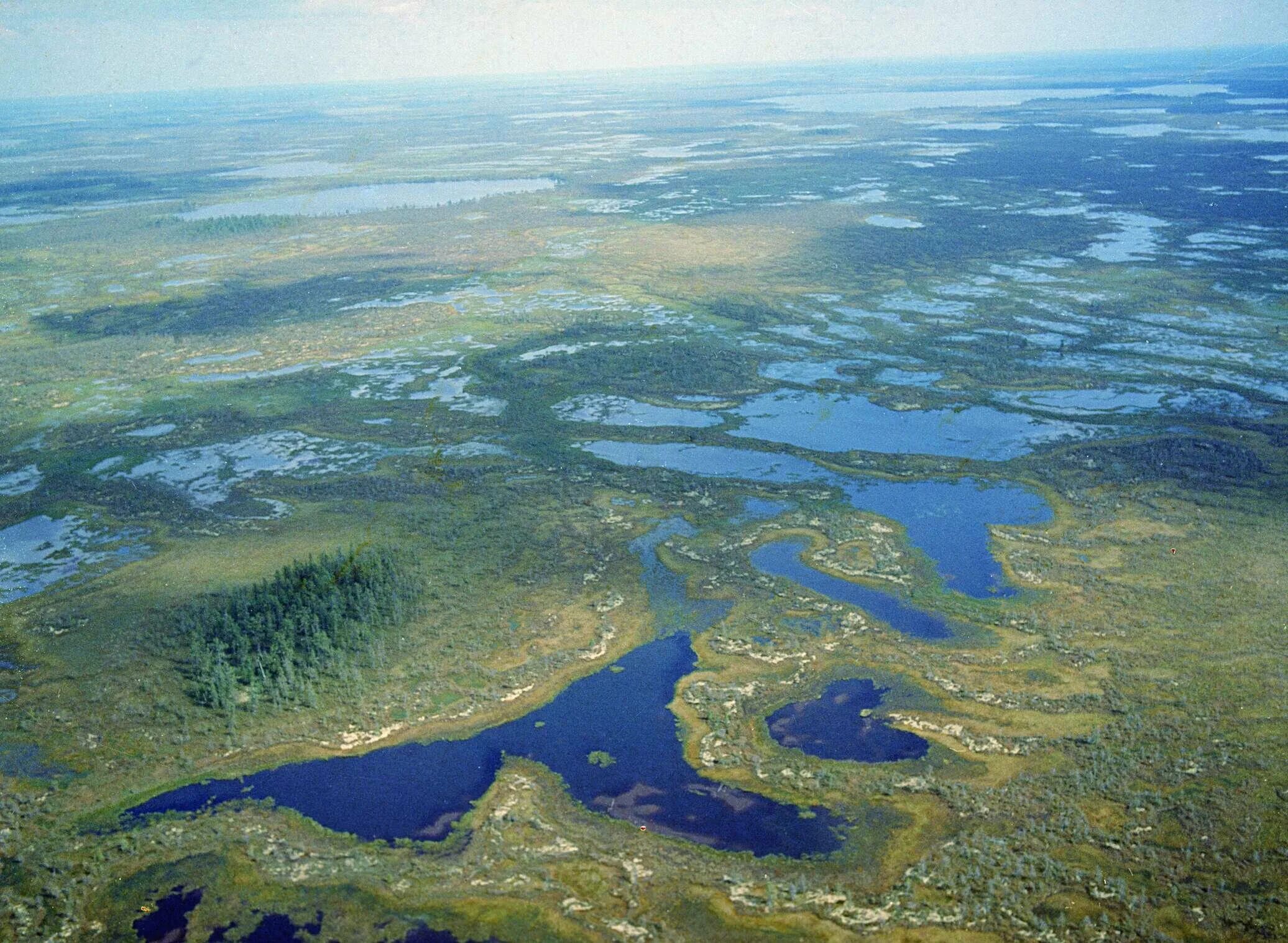 Воды тундры в россии. Термокарстовые озер Ямала. Термо карстовые озёра Якутии. Термокарстовые озера Сибири. Термокарст (термокарстовое озеро.