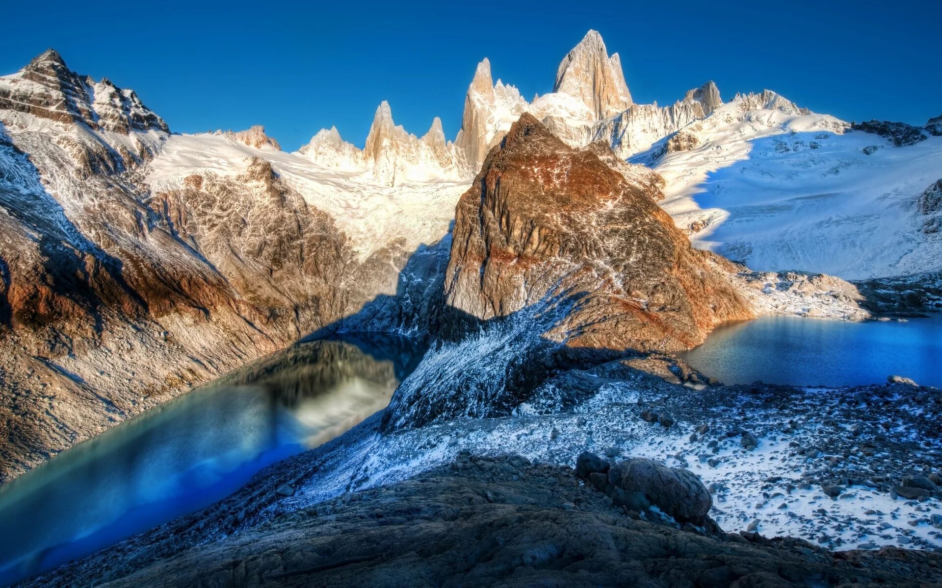 Ломаные горы. Аргентина Анды. Аргентина горы Анды. Пик Фицрой. Аргентина природа Анды.