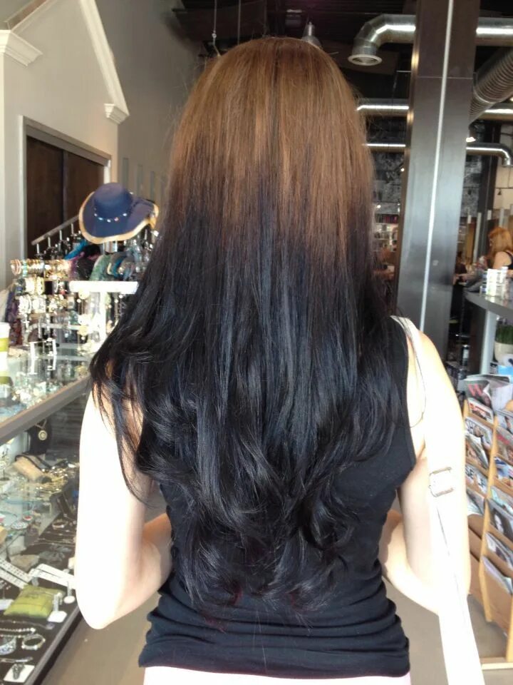 Йована рикало. Темно наоборот. Цветосочетаемость. Омбре на черные волосы. Омбре корни темные низ светлый.