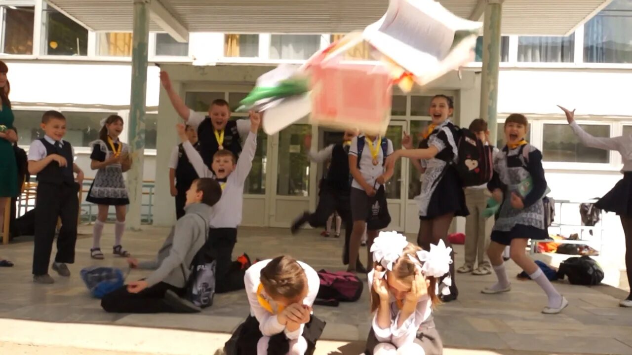 Школа в селе белый колодезь. Белая калитва калинина школа 3. Белая школа. Белое сш. Белая школа.