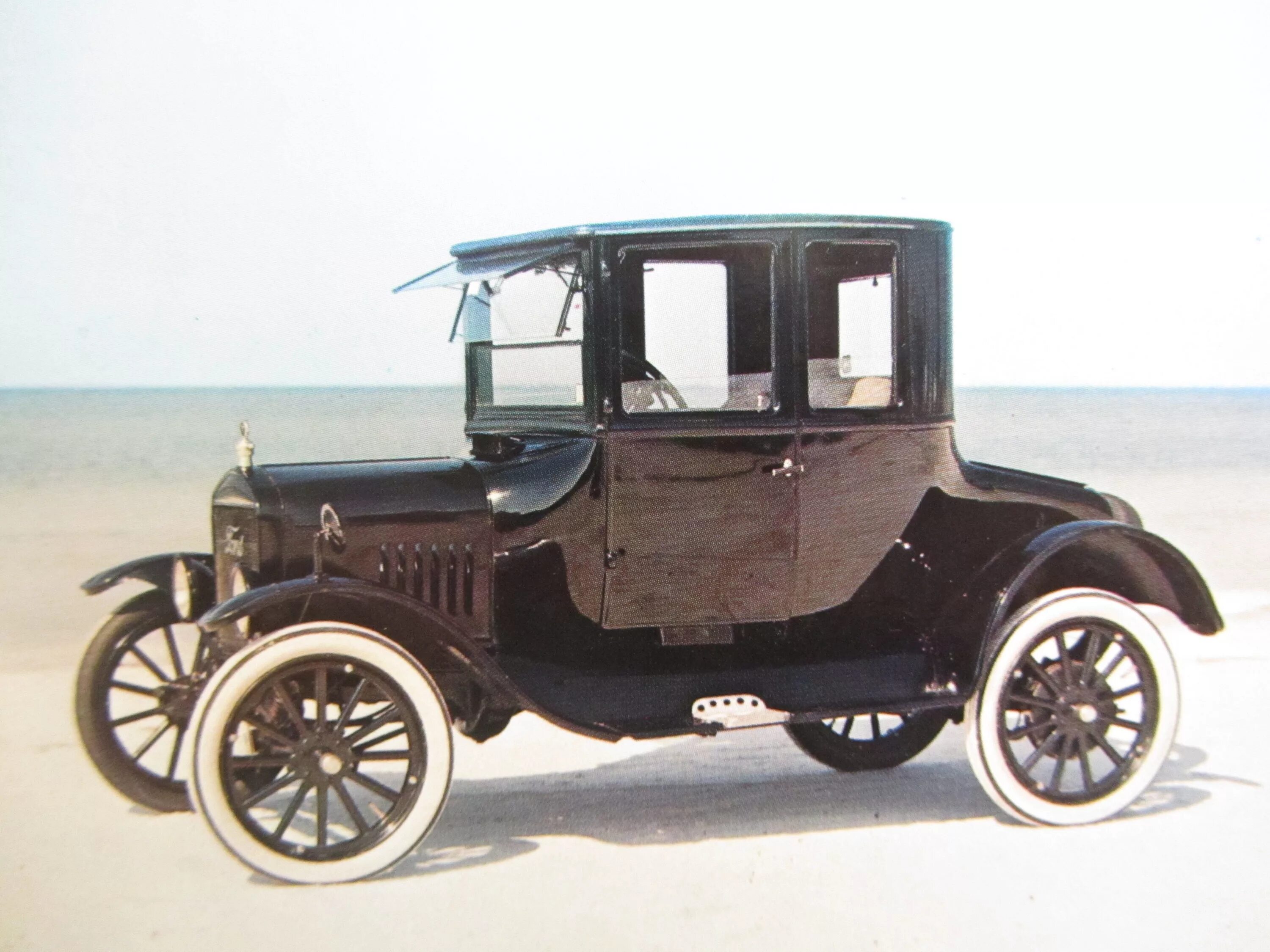 Первая машина самолет. 1924 Ford model t. 1910 Model t Ford. Ford model t Coupe 1924. Ford model t 1920.