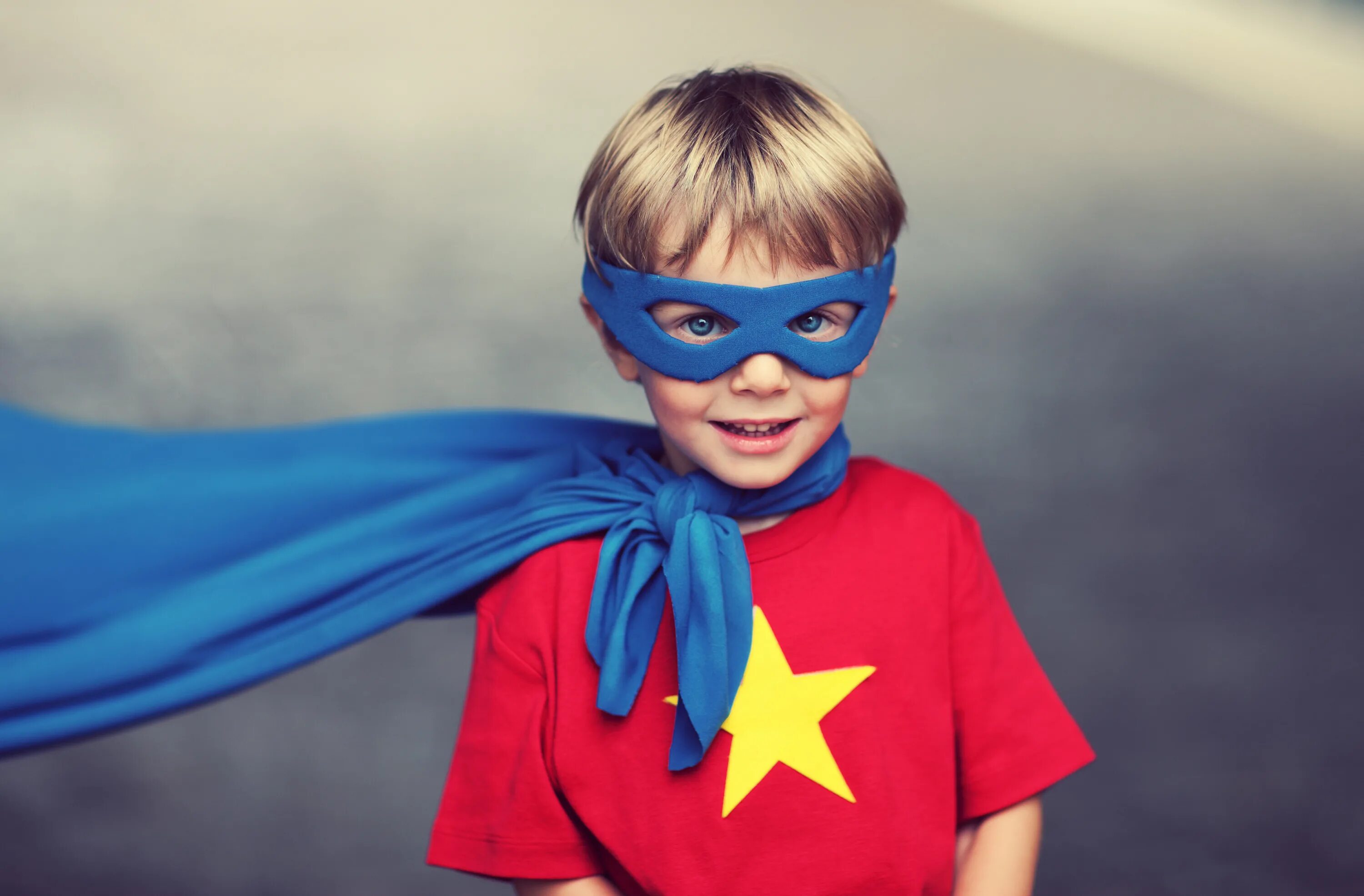 Супергерои картинки. Ребенок супергерой. Малыши супергерои. Дети супергерои. Мультяшные супергерои.