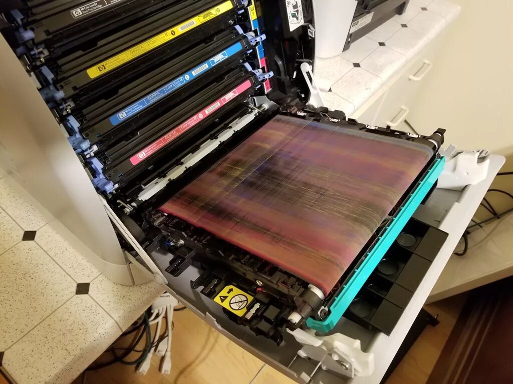 НР 2605 цветной лазерный принтер. Цветные устройства