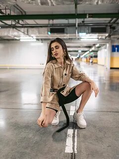 Парковка девушка