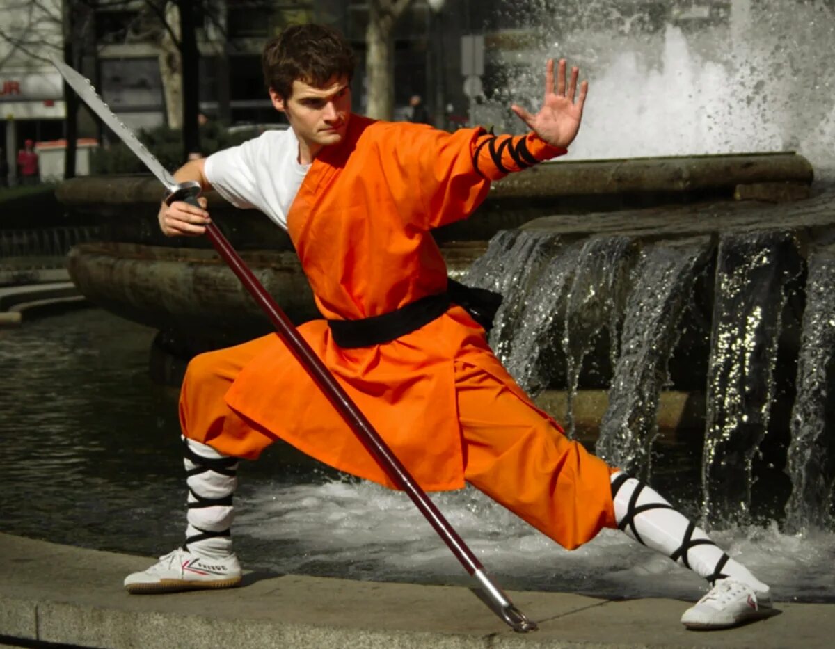 Включи видео кунг фу. Кунг-фу ниндзя шаолинь. кунг-фу шаолинь монах девушка. монах шаолинь шест. шаолинь кунг фу с палкой.