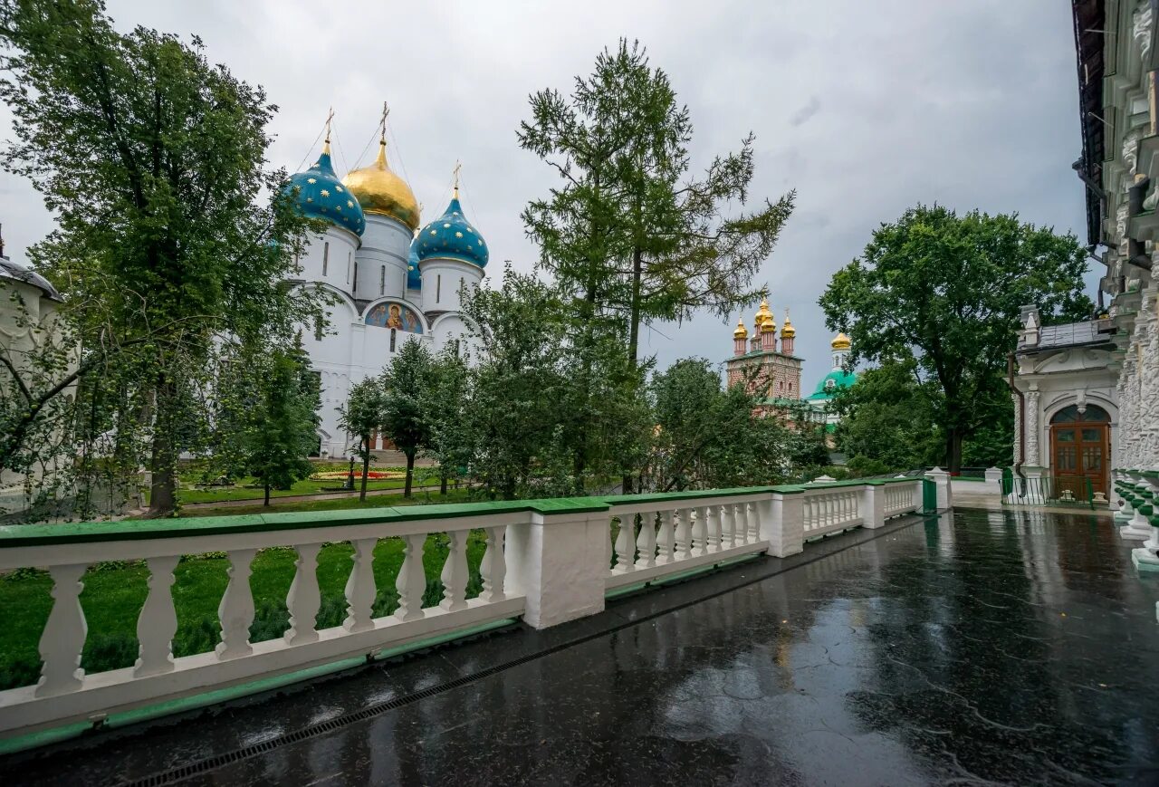 Псково-печерский монастырь крепость. Печорский монастырь зимой фото. Сергиев посад лавра источник. Киево печерская лавра в древней руси. Псковско-печерский монастырь.