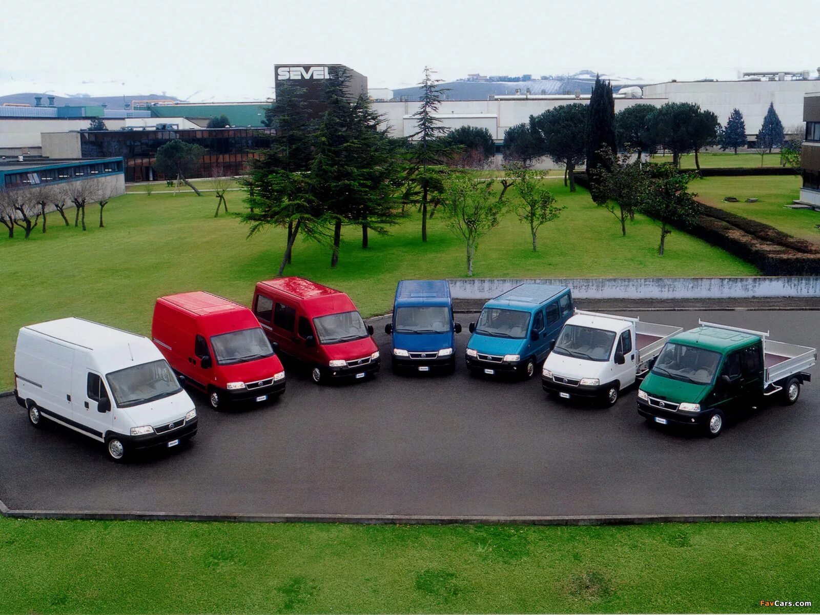 Автотранспорт ваш. Автомобильные перевозки. Большой автопарк. Автомобильный транспорт россии. Автомобильный грузовой транспорт.