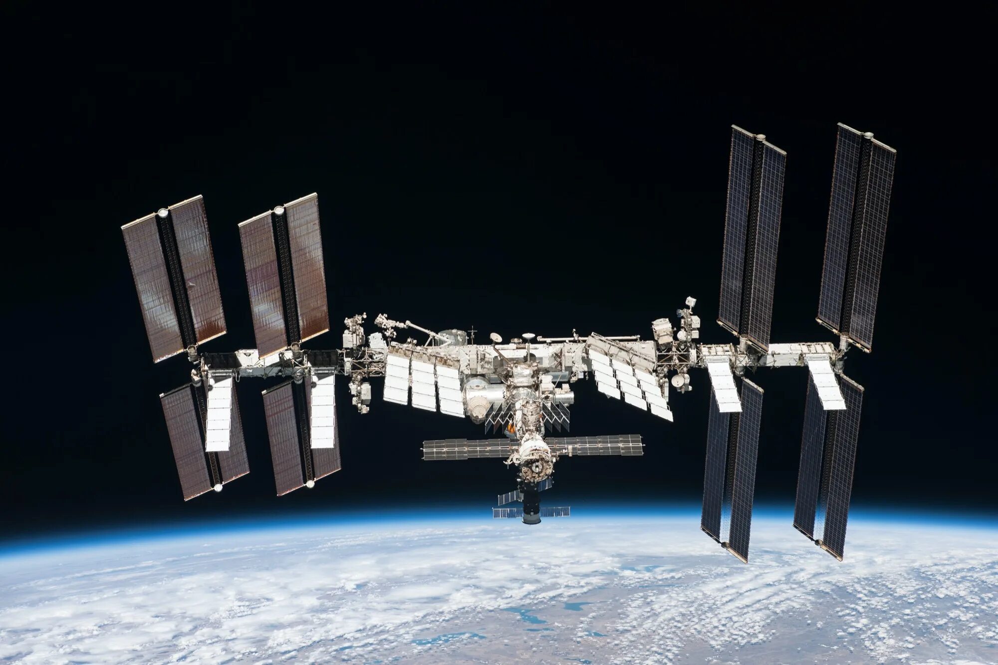 Международная космическая станция находящаяся на околоземной орбите. Космическая станция МКС. Станция ISS. Международная орбитальная станция МКС. НАСА МКС.