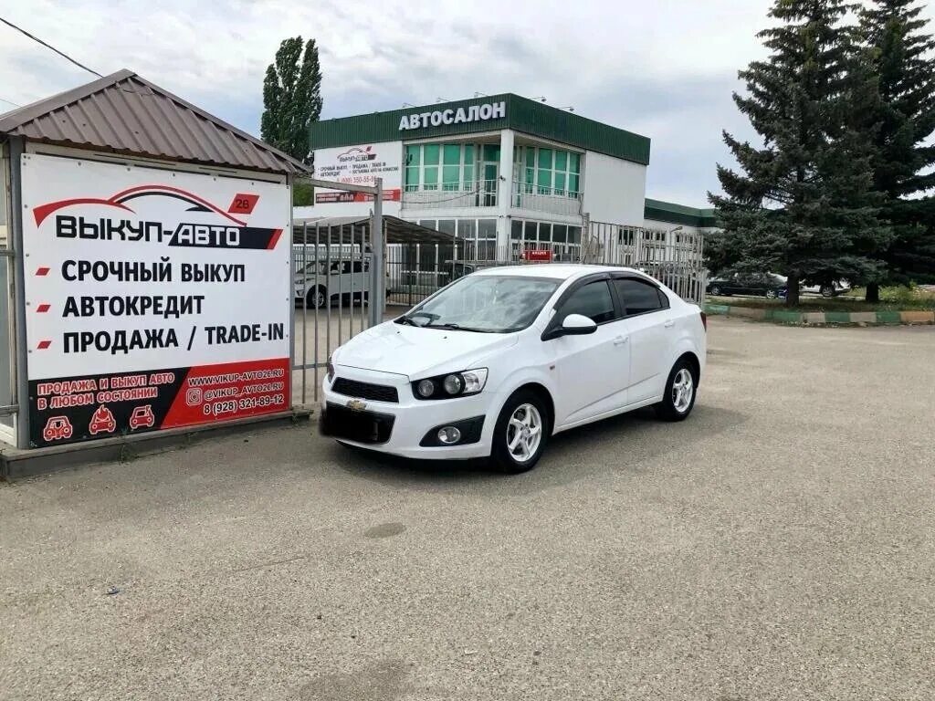 выкуп авто реклама. покупатель автомобиля. выкуп автосалоном. переговоры с клиентами в автосалоне. срочный выкуп автомобилей.