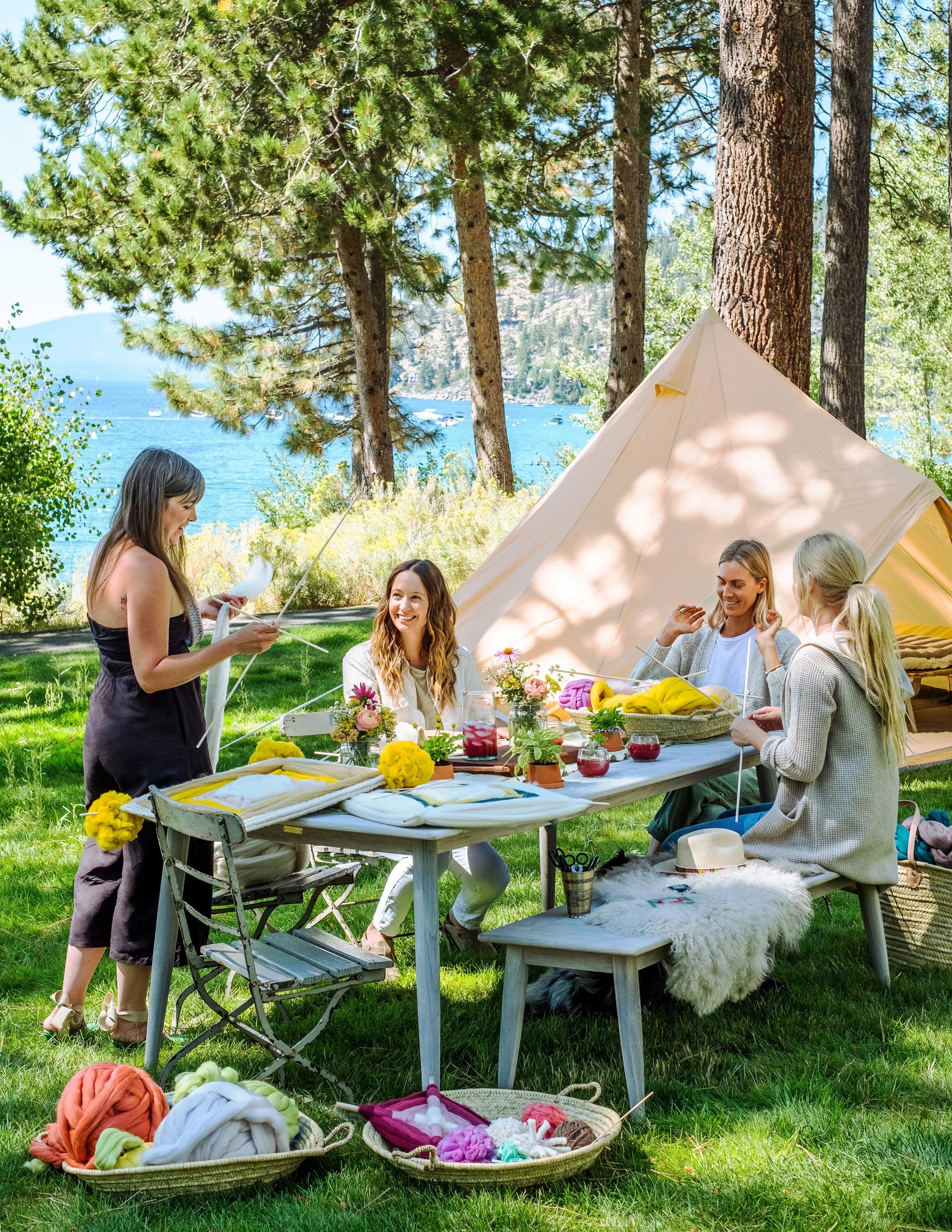 Outdoor camp. Джемари Кемп. Место для пикника. Пикник на даче. Организация пикника на природе.