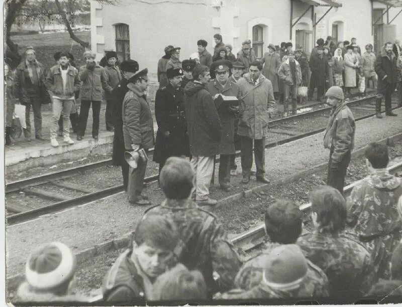 Поезд дружбы в Крым 1992 год. Поезд дружбы Севастополь 1992. Поезд дружбы УНСО.