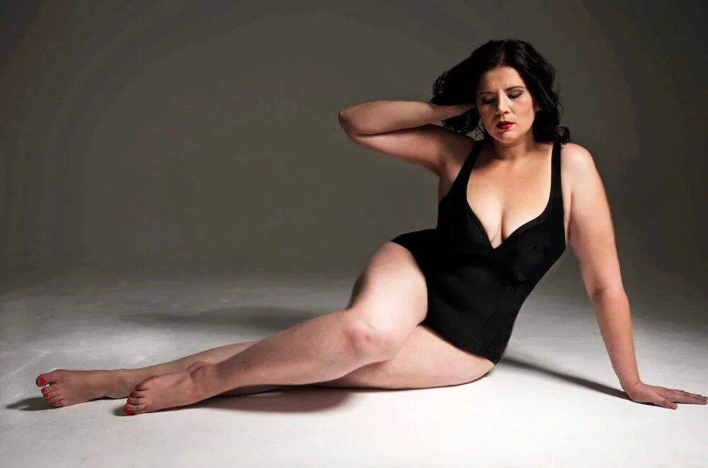 девка полная видео. плюс сайз линжери. девка полная видео. девка полная видео. плюс сайз эшли грэм.