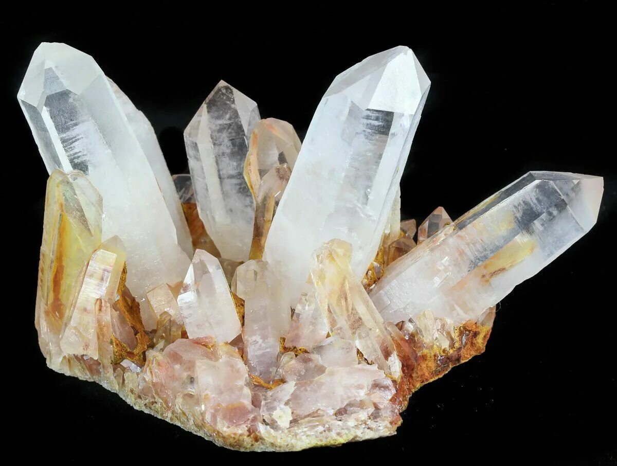 Quartz crystal. Кварц минерал горный. Горный кварц камень. Куартс Кристал. Камень с кристаллами кварца.
