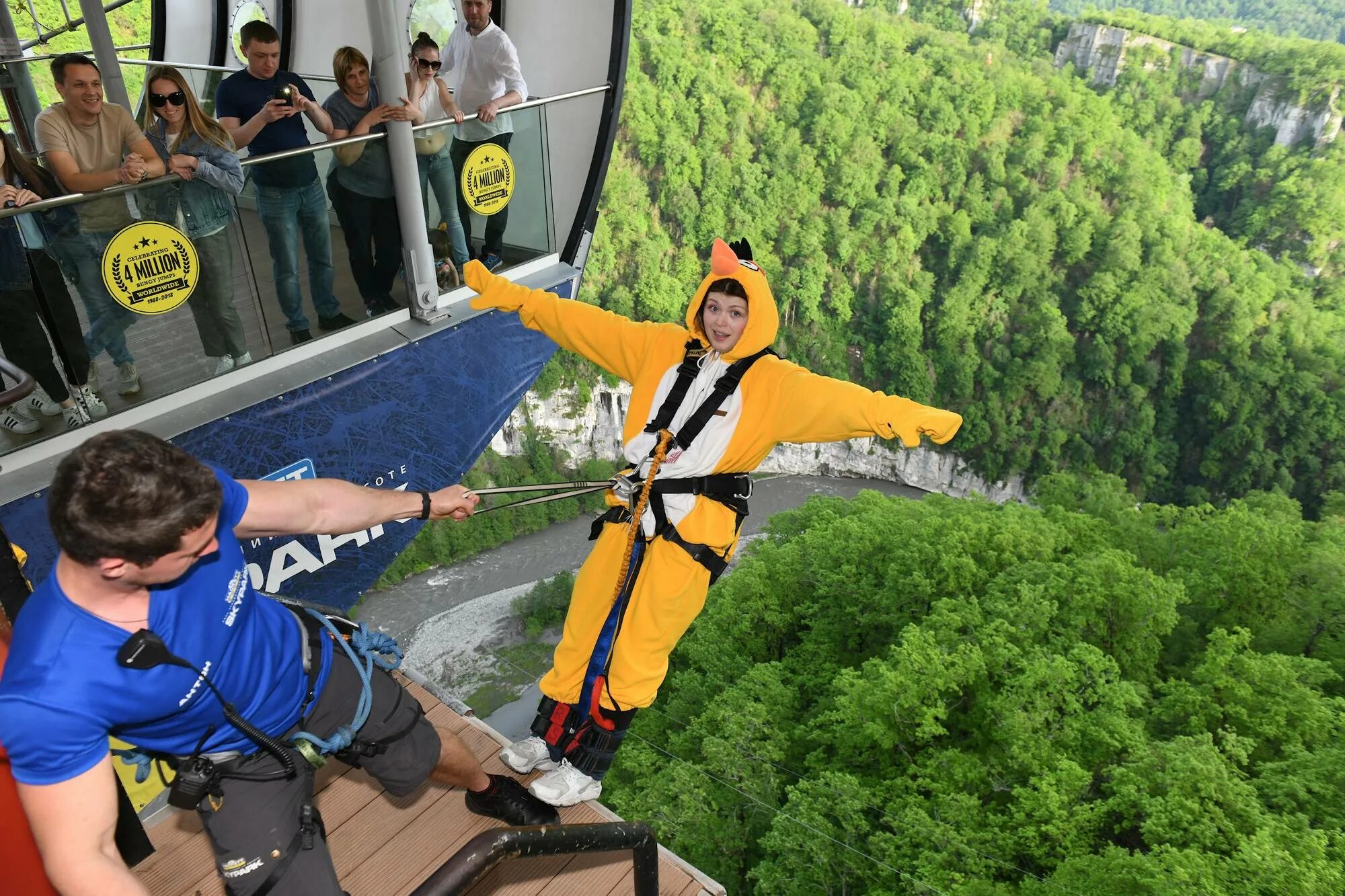 Экстремальное сочи. Скайпарк Сочи. Сочи парк Skypark. Парк в Сочи Скай парк. Скайпарк Сочи прыжок.