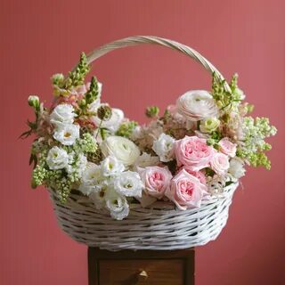 Закажите Корзина с цветами и просеко в нашем магазине 💐 Свежие цветы ✔ Гар...