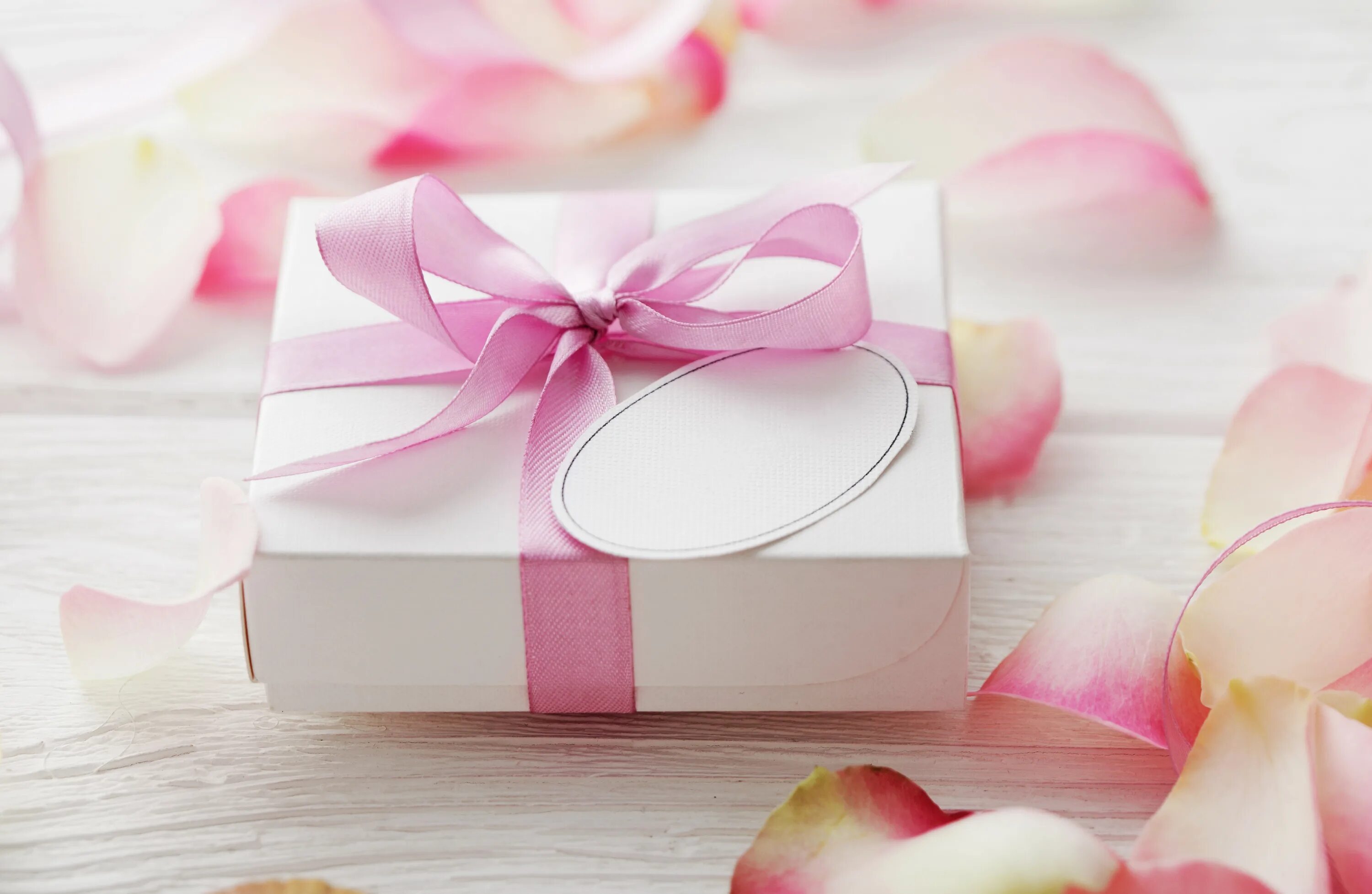 Розовый сюрприз. Красивая подарочная коробка. Подарок розовый. Красивый фон с подарками. Подарки картинки красивые.